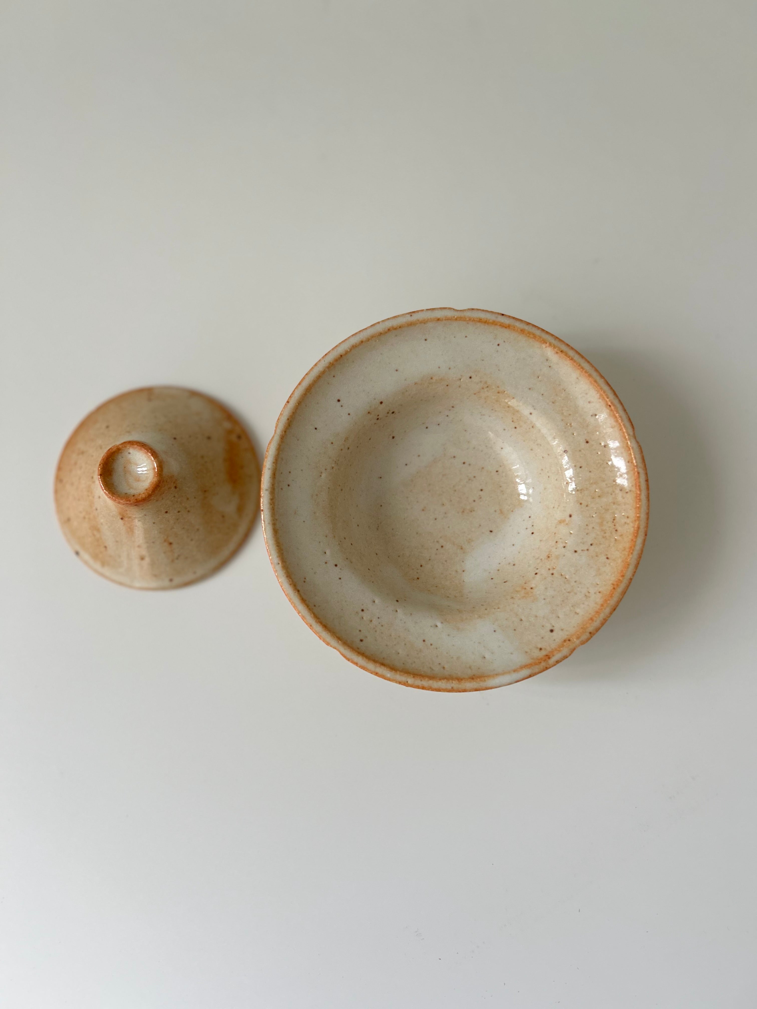 Showa Small Lidded Plate