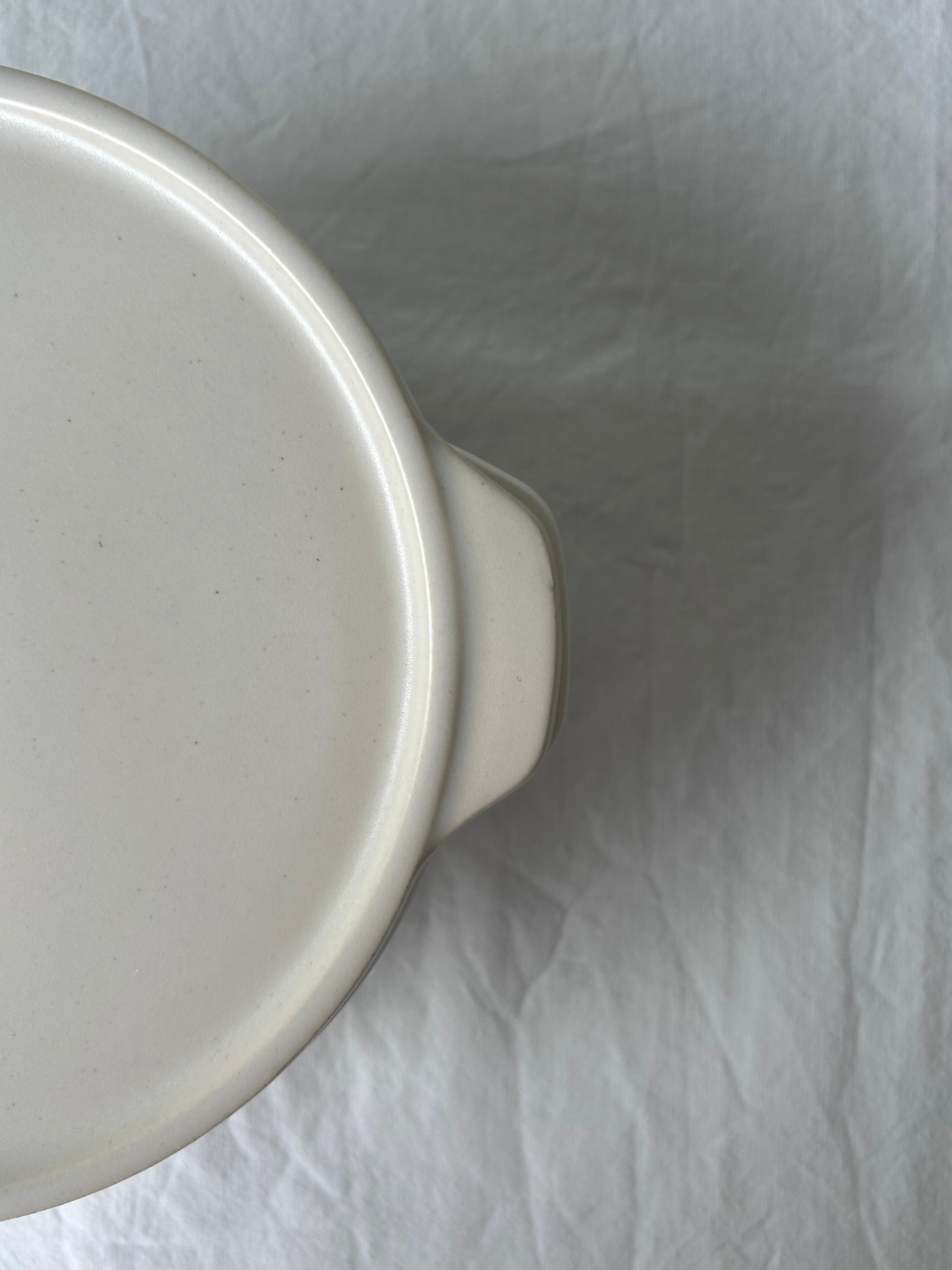 Flat White Lidded Pot
