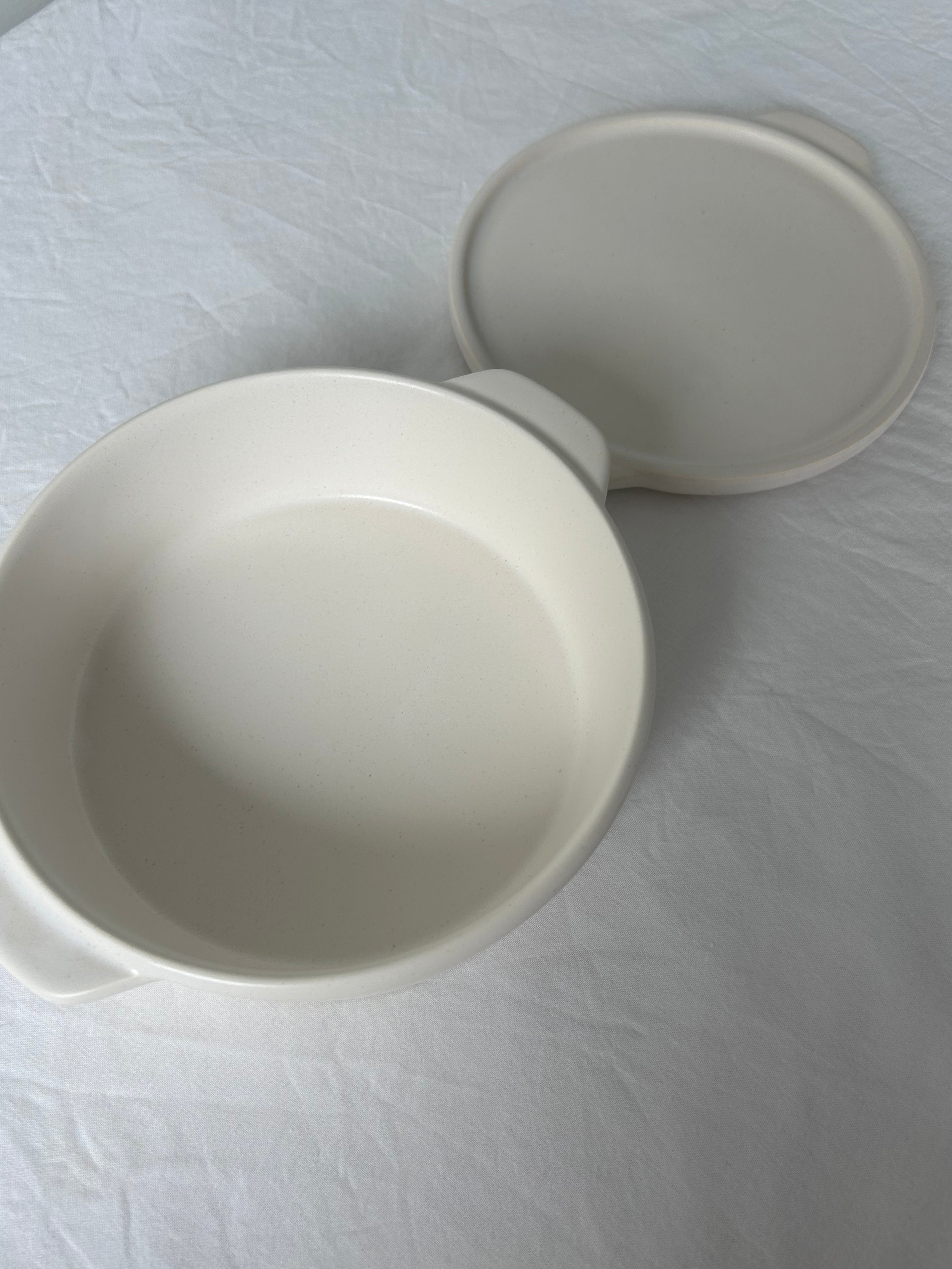 Flat White Lidded Pot