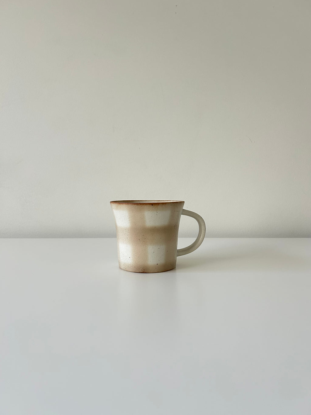 Honoka Checkerd Mug - Latte Brown